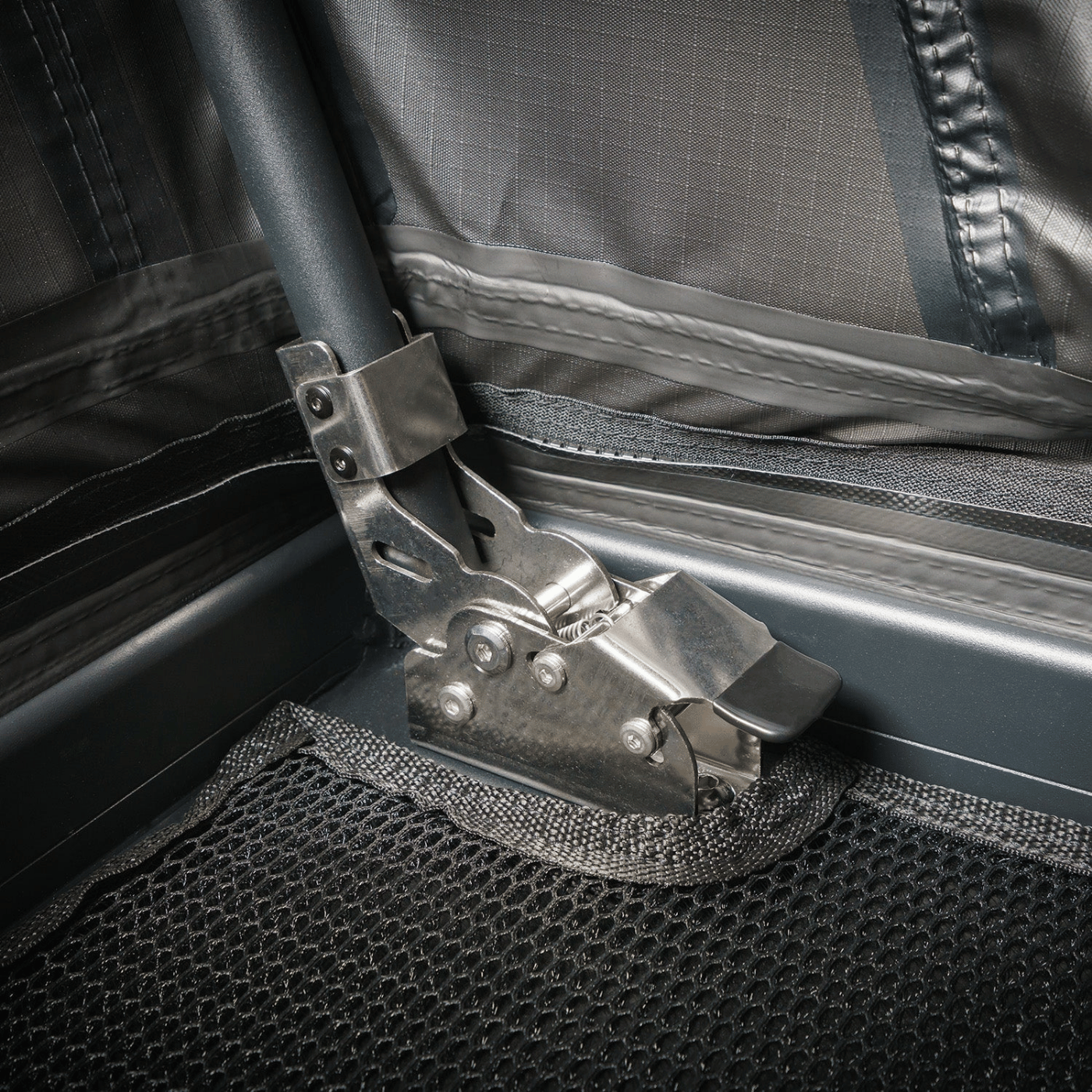 Tente de toit rigide Cervina 4478