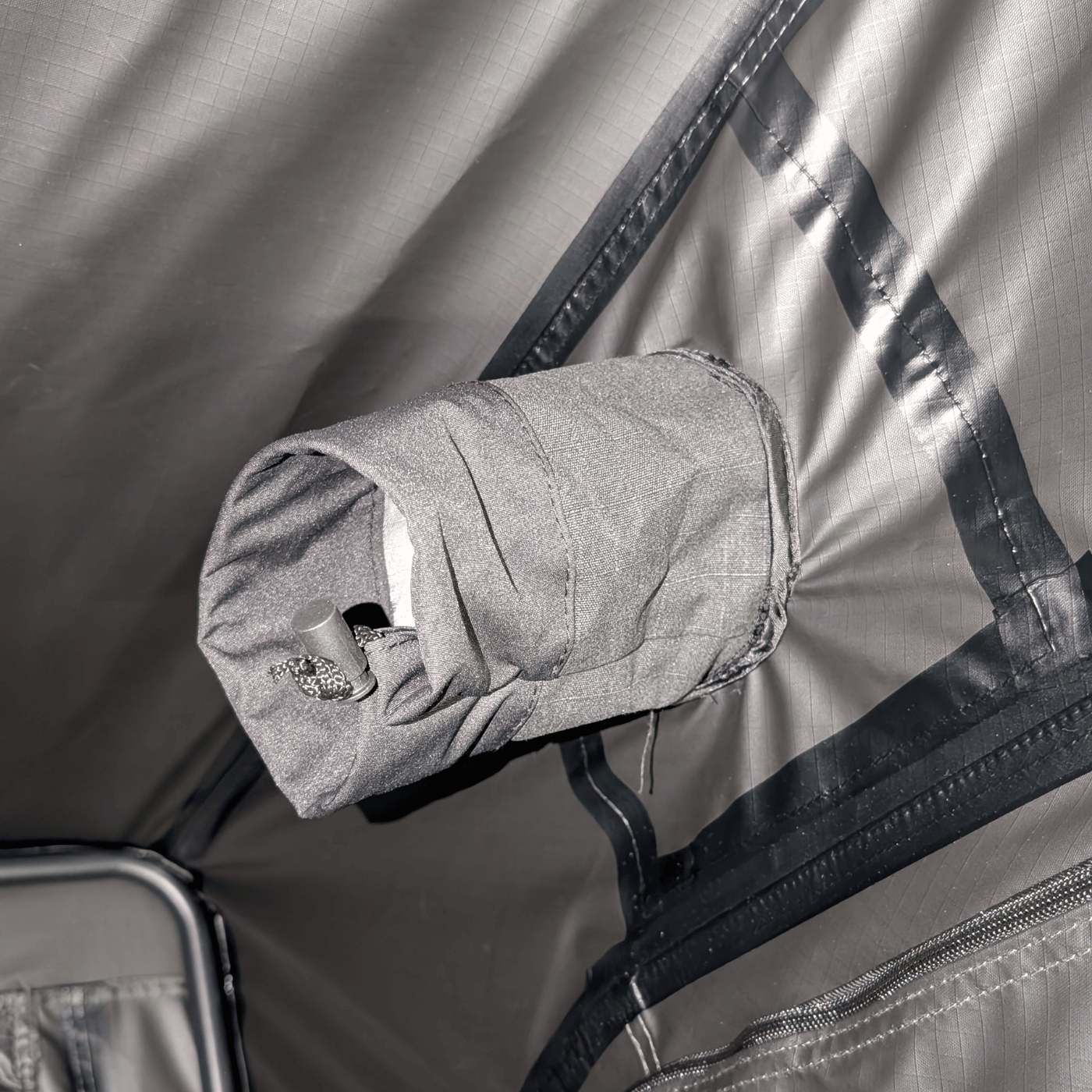 Tente de toit rigide Cervina 4478