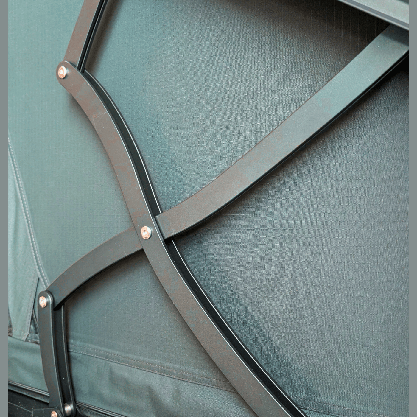 Tente de toit rigide Cervina 4478